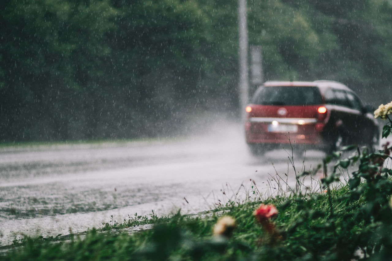 Codul Galben de instabilitate atmosferică, prelungit: Ploi, grindină și intensificări ale vântului. Foto: Point.md