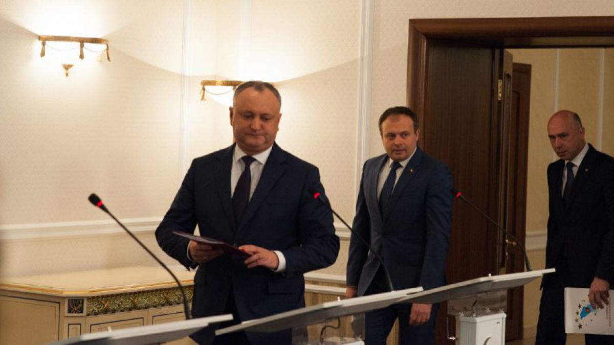 Candu îi amintește lui Dodon că ministrul Apărării este din oficiu membru CSS.