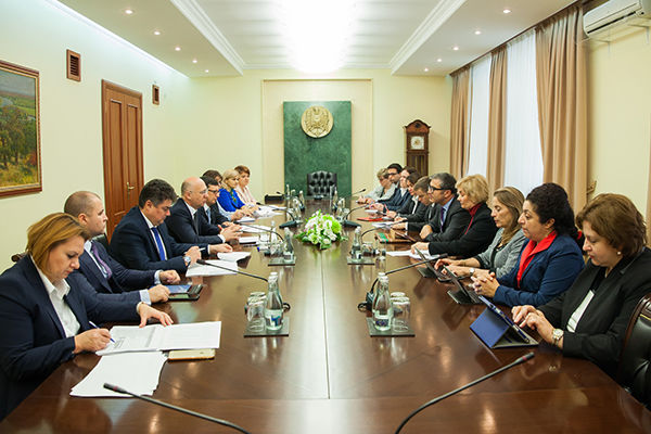 Filip: Guvernul așteaptă asistența FMI în realizarea reformelor