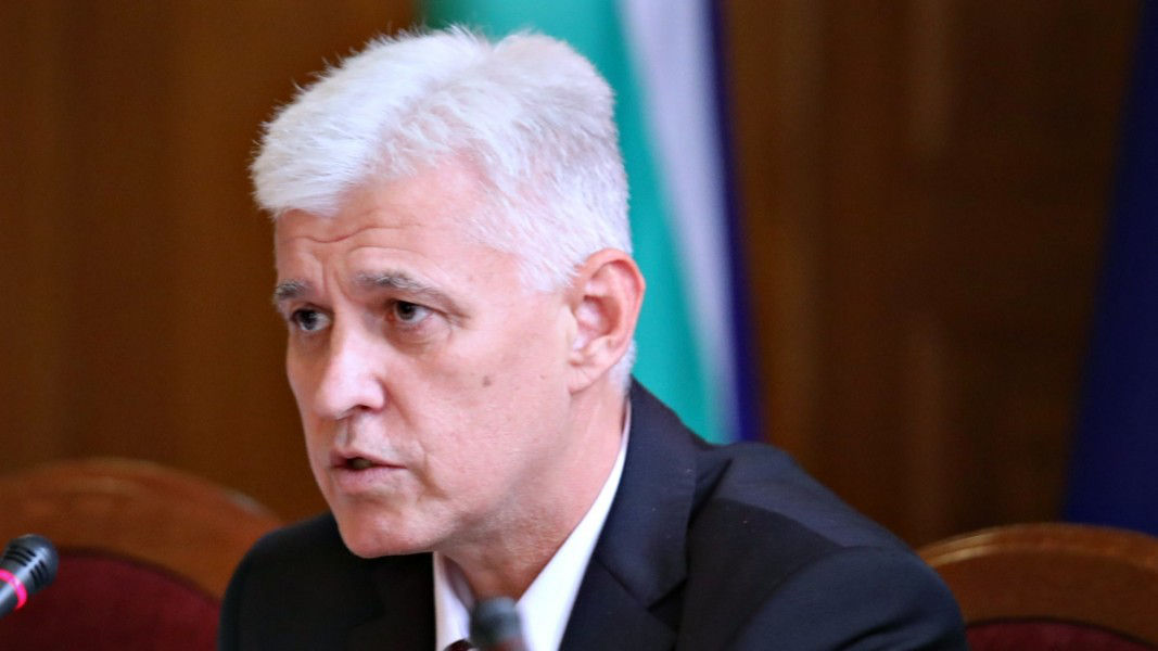 Министр обороны Болгарии отказал Украине в поставках тяжелого вооружения.