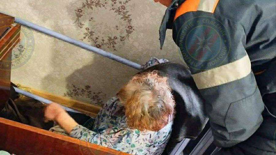 В Слободзее женщина получила ожоги: рука застряла между батареей и стеной.