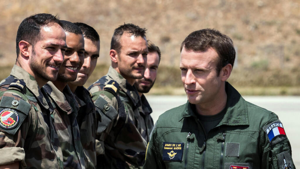 Franța ar putea introduce în curând serviciul militar voluntar.