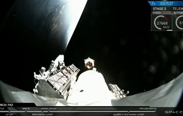 SpaceX запустила ракету со спутниками для глобального интернета.