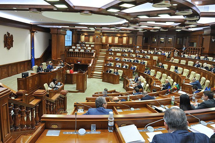 Parlamentul a majorat salariile pentru Avocații Poporului.