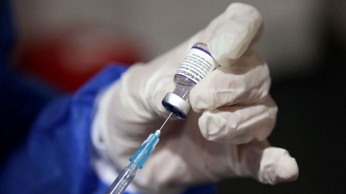 В Pfizer предлагают делать ежегодную COVID-прививку.
