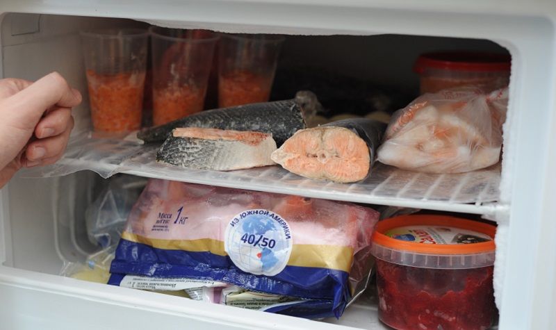 În cazul în care moneda este exact asa cum ai lăsat-o, atunci poţi consuma liniştită alimentele din congelator.
