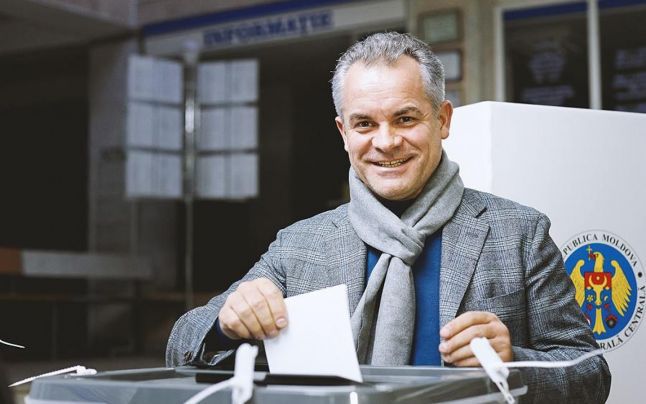 Vlad Plahotniuc, votând la alegerile din noiembrie 2014. Foto: adevarul.md