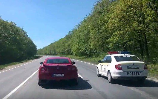 На данный момент предпринимаются меры для идентификации владельца автомобиля.