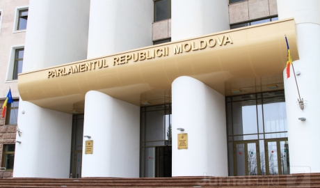 Reprezentanţii PLDM-ului şi ai PD-ului s-au întâlnit astăzi din nou cu cei din PCRM. Nici după cea de-a doua rundă de negocieri, politicienii nu au oferit detalii privind subiectele abordate.