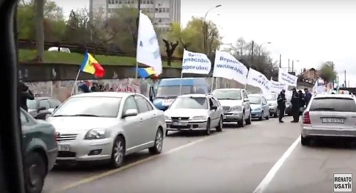 Сотни автолюбителей участвуют в автопробеге против грабительских штрафов и тарифов.