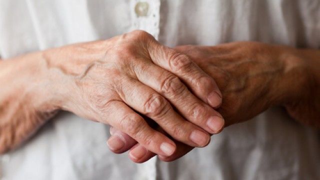 Opt din zece moldoveni suferă de dureri ale articulaţiilor, iar majoritatea au o formă de boală reumatică cronică. Foto: steptohealth.com
