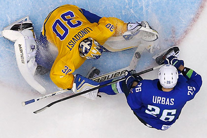 Эпизод матча Швеция — Словения. Фото: Mark Blinch / Reuters