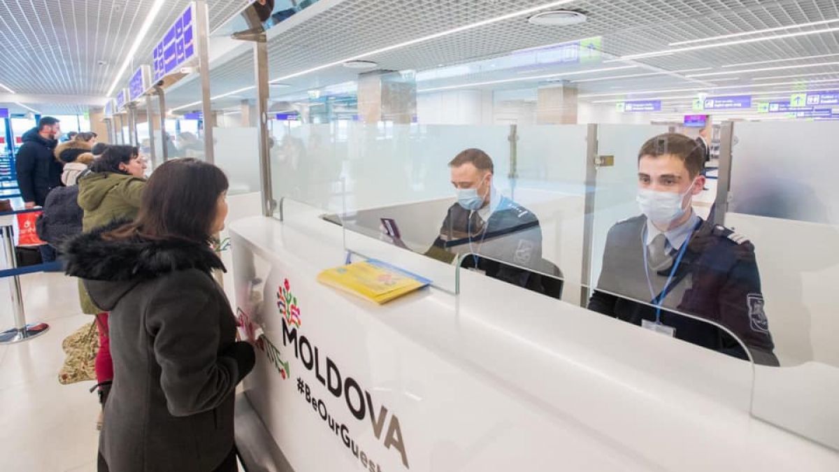 Люди, вакцинированные против COVID, больше не будут помещаться в карантин.