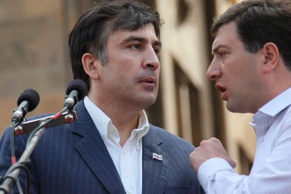 Бывший мэр Тбилиси Гиги Угулава и нынешний глава Одесской области Саакашвили.