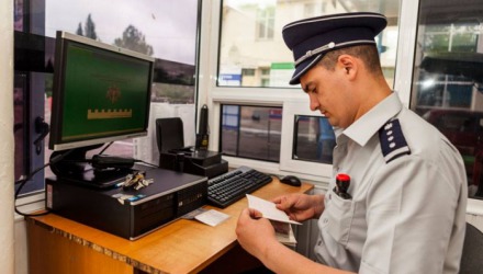 Полиция установила, что в документ о регистрации полуприцепа принадлежит другому транспортному средству.