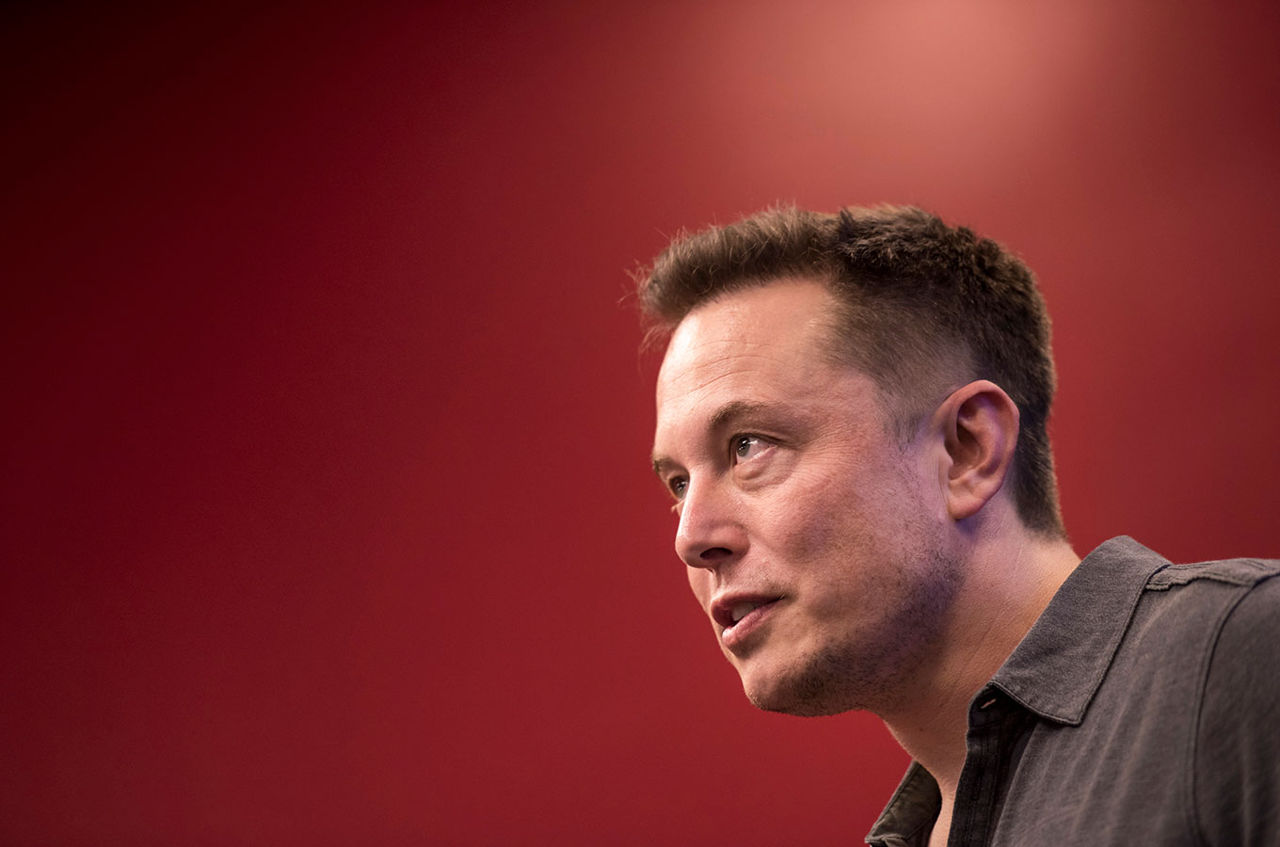 The Guardian: Акционеры Tesla подали в суд против компании и Илона Маска.
