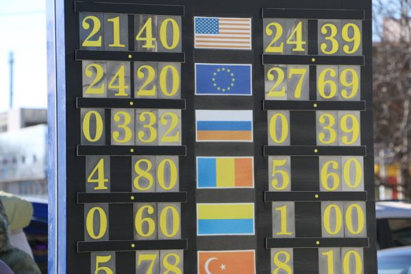 Купить один евро в Комрате можно, заплатив от 24,10 до 24,25 лея. Фото: gagauzinfo.md