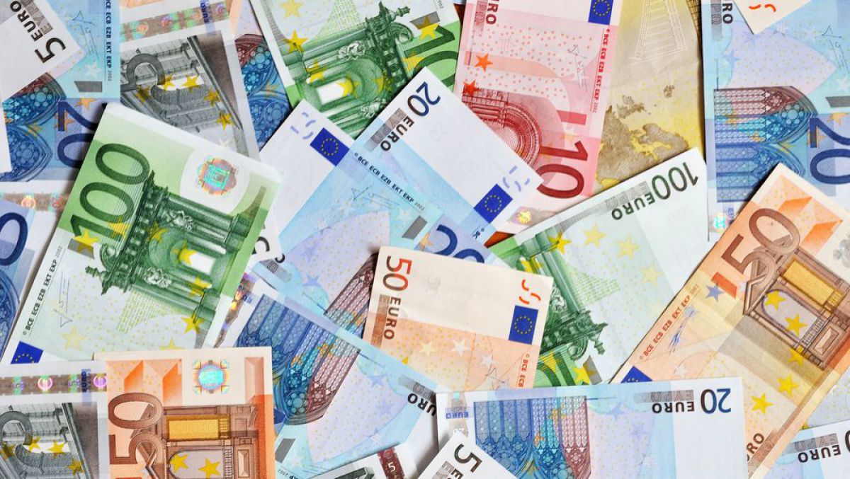 Prins pe aeroportul din Dublin cu 71.000 euro. Spune că sunt ai mafiei moldovenești