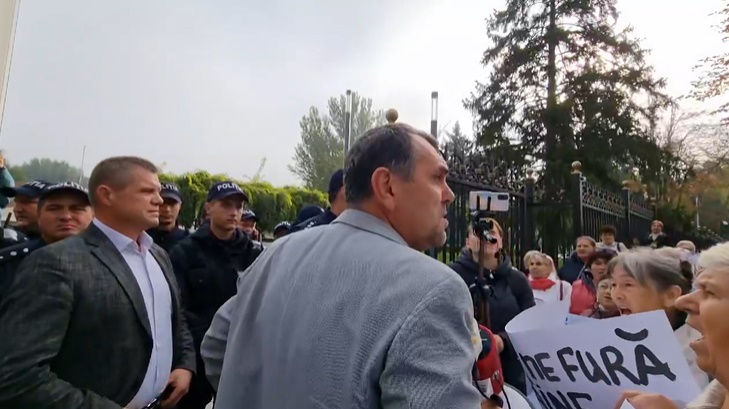 Протестующие пытались подойти к президентуре: Цуркану задержан .