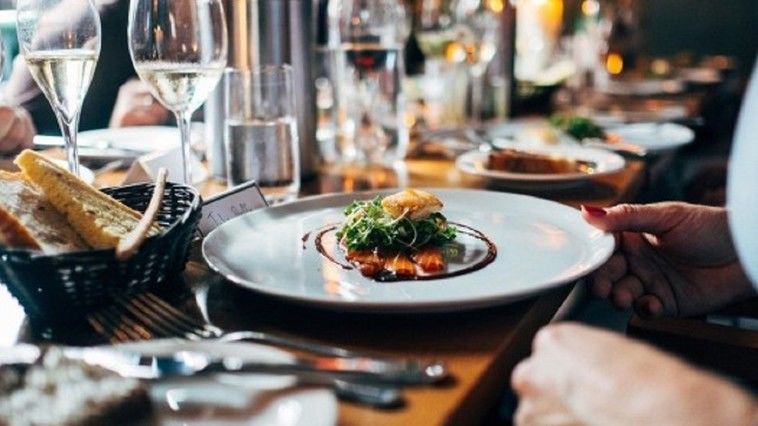 Количество работающих в секторе HoReCa сократилось более чем на 20%.