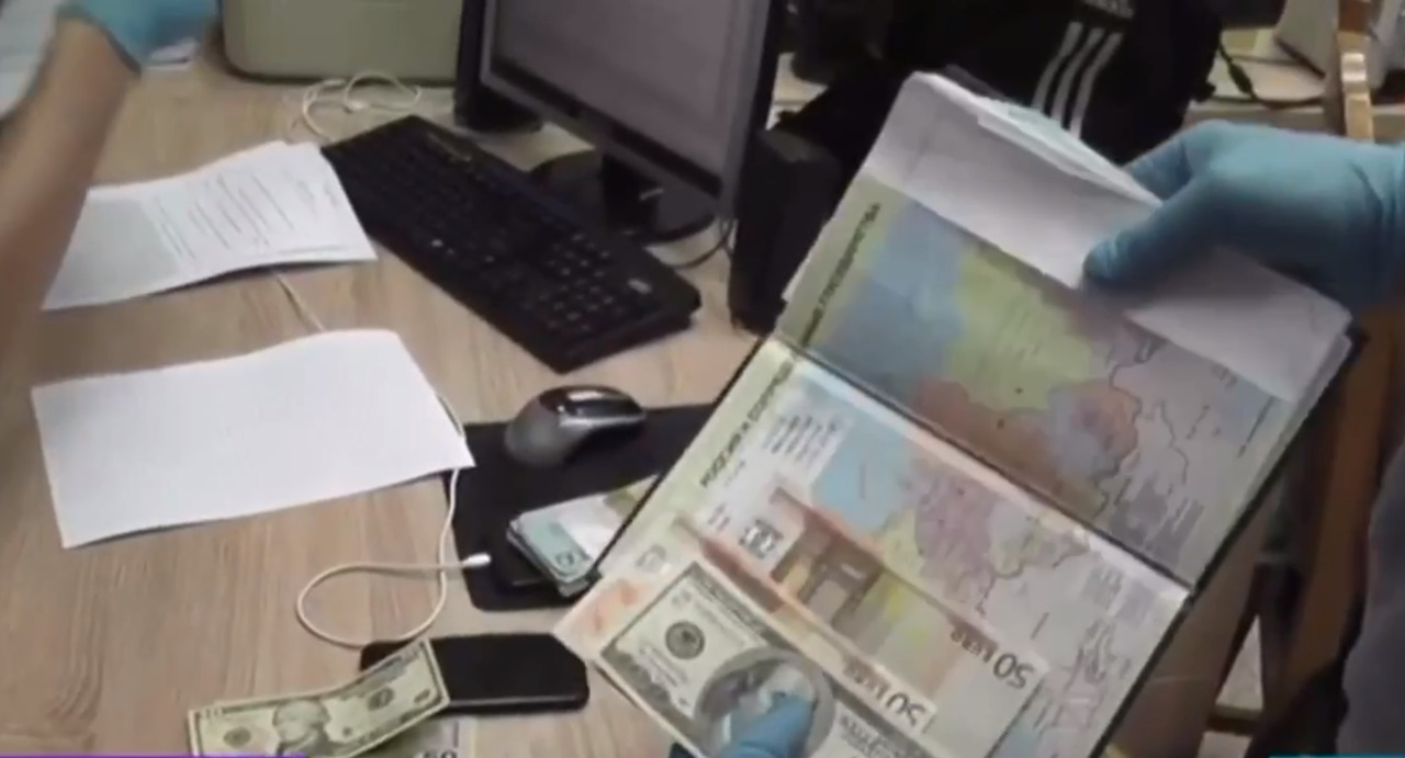 СМИ опубликовали видео задержания "финансиста" беспорядков в Минске.