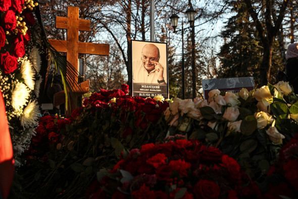 Жванецкого похоронили на Новодевичьем кладбище.