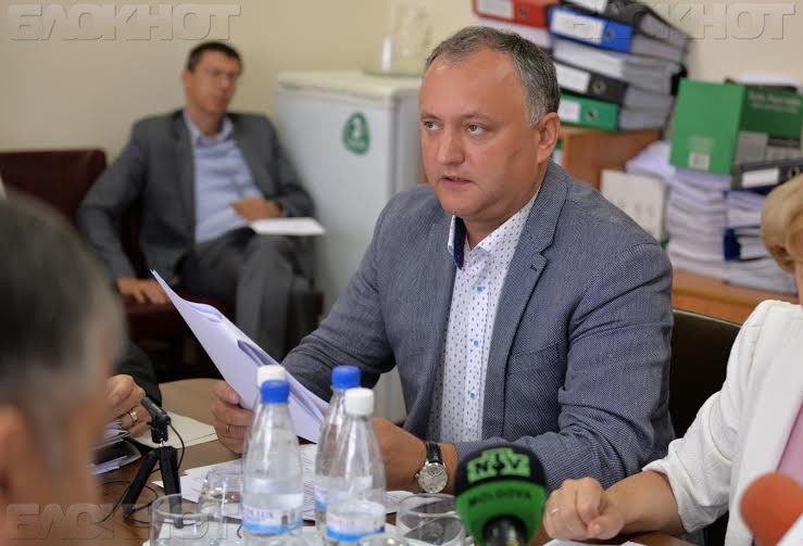 Додон: И.о. прокурора должен потребовать снять иммунитет с Лянкэ и других депутатов, участвовавших в "краже века".