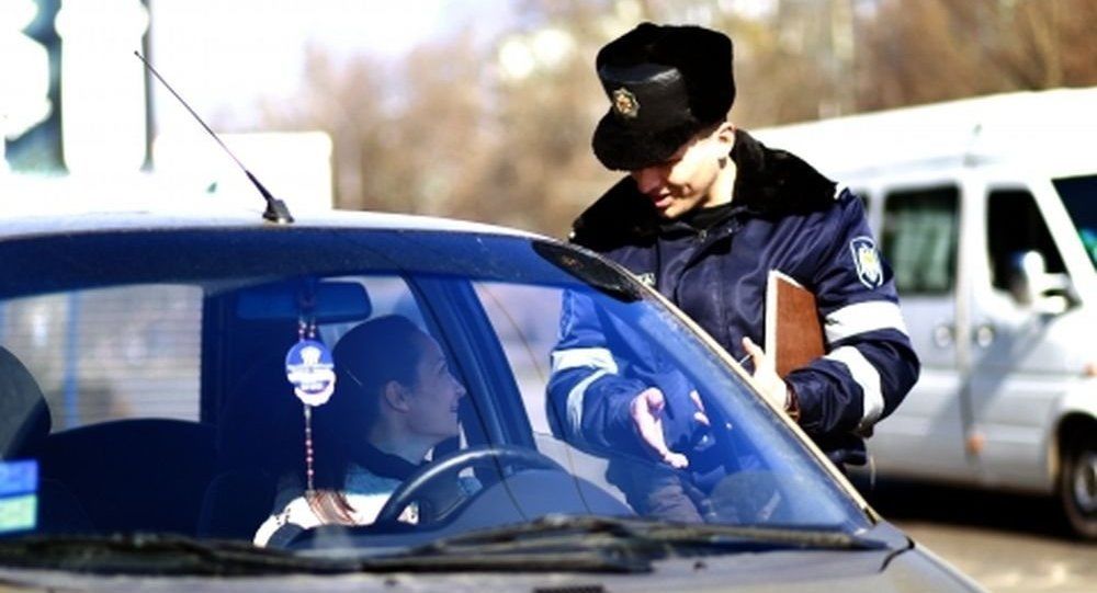 Naţional de Patrulare recomandă şoferilor să schimbe anvelopele de vară şi să circule cu luminile de întâlnire aprinse. Foto: Inspectoratul general al Poliţiei