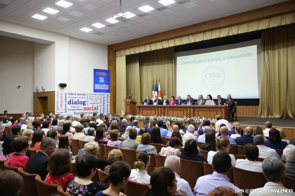 В Кишиневе отмечают День профсоюзного работника.