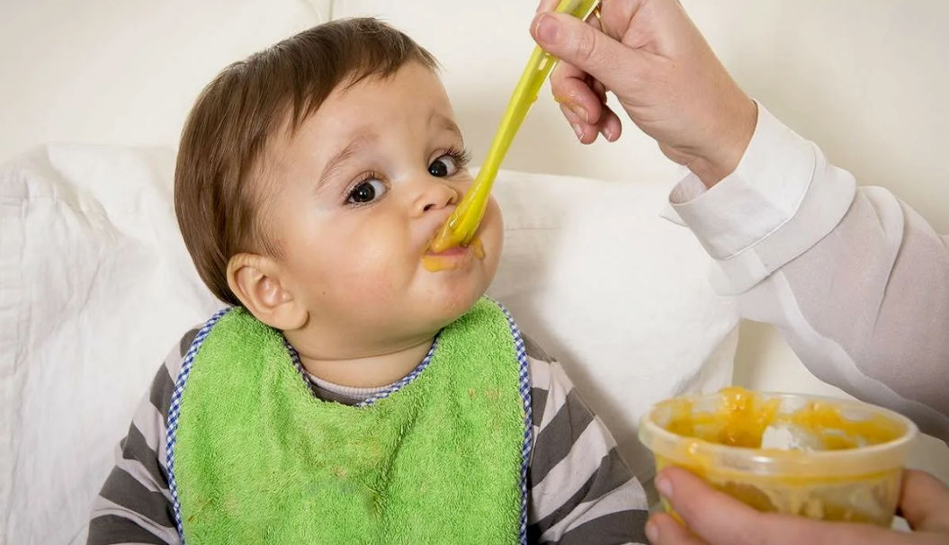 60% dintre produsele alimentare pentru copii nu îndeplinesc standardele în SUA.