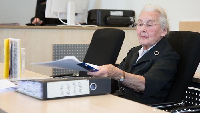 88-летняя Урсула Хафербек получила 2,5 года тюрьмы за отрицание Холокоста. Это уже не первый ее приговор.