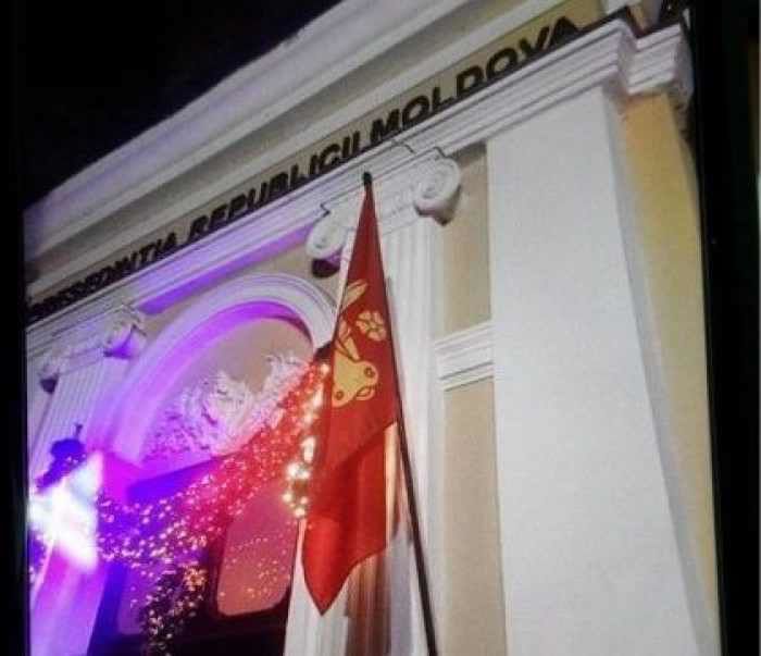 Drapelul european ar putea fi înlocuit cu cel al Principatului Moldovei. Foto: moldova9.com 