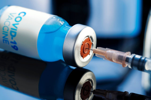 ВОЗ рассказала, когда могут начаться поставки вакцины по программе COVAX.