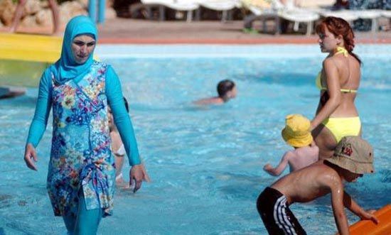 Запрет на посещение бассейна на один месяц не коснется женщин и детей.