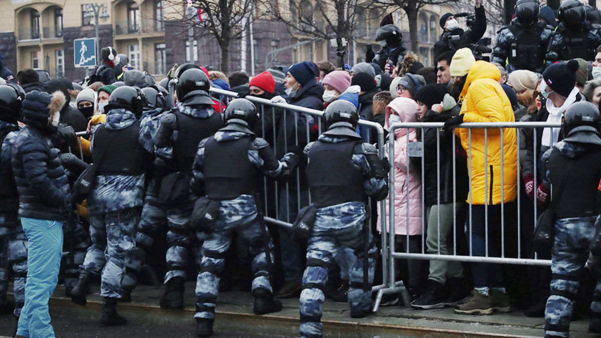 Суд в Москве арестовал школьника на семь суток за участие в акции протеста.
