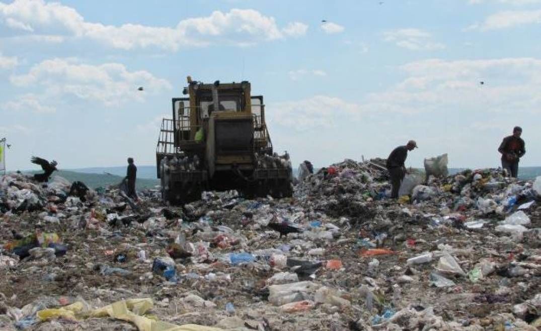 Chişinăul va renunţa la alte investiţii pentru amenajarea gropii de gunoi. 