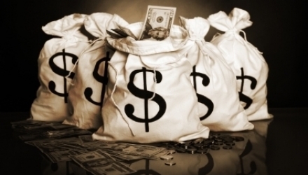 Astfel, dacă în martie 2009 în lume erau 793 de miliardari, în martie 2014 sunt 1645. Datele se conțin într-un raport al organizaţiei caritabile internaţionale Oxfam.