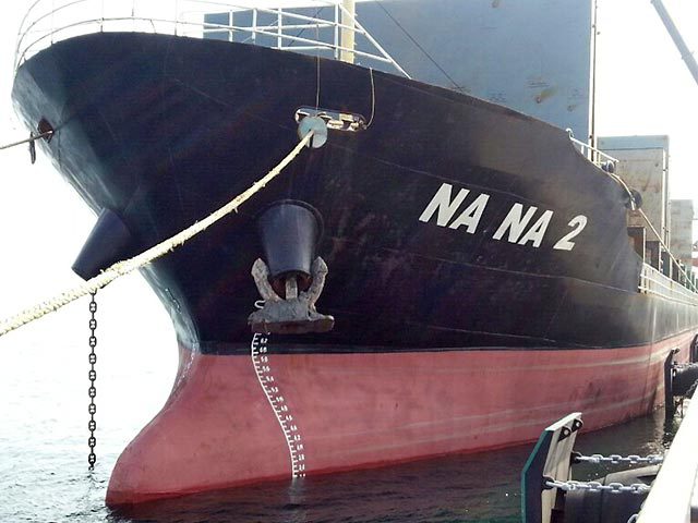 На помощь аварийному "Нана-2" идут два судна.