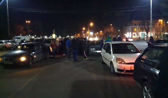 Proprietarii maşinilor înmatriculate în străinătate au ieşit, din nou, la protest, în această seară. Foto: unimedia.info