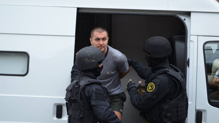 Суд обязал прокуроров перевести все материалы уголовного дела Вячеслава Платона.