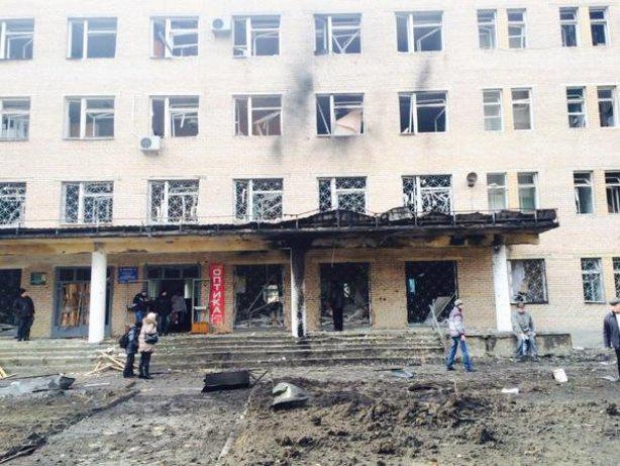 Un proectil a nimerit în clădirea spitalului numărul 27 din Doneţk. Foto: realitatea.md