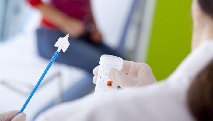 Женщинам настоятельно рекомендуется сдать цитологический тест.