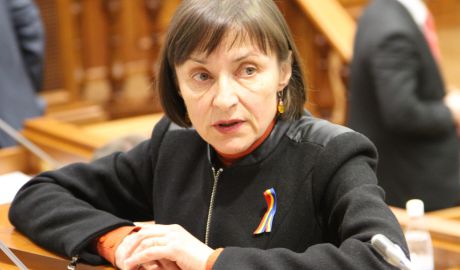 Oamenii i-au reproşat ministrei că votul pe care l-au dat în ultimele alegeri Partidului Liberal le-a adus nenorocire.
