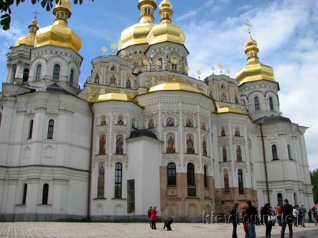 Радикальное движение "Правый сектор" заявляет, что не планирует атаки на храмы Украинской православной церкви Московского патриархата.