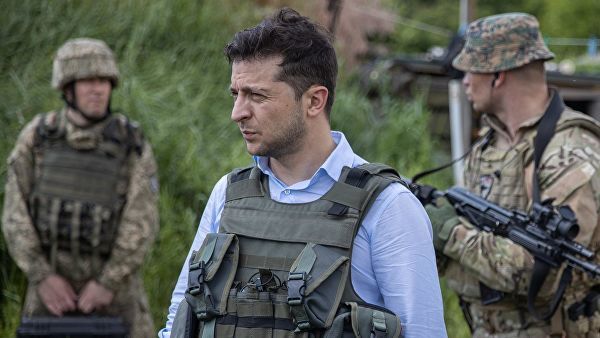 Зеленский заявил, что Киев начнет отвод сил в Донбассе только после семи дней тишины. 