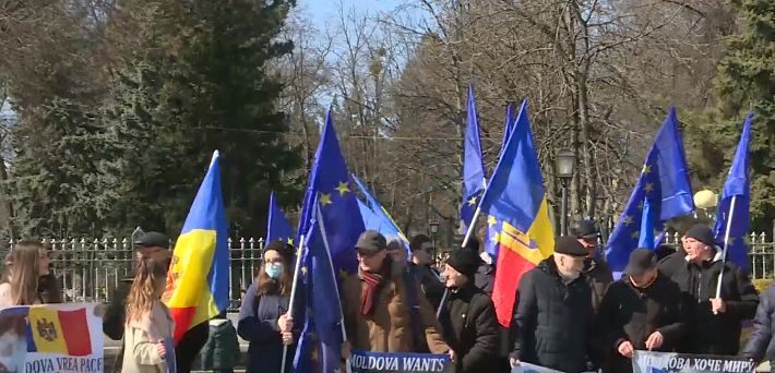 В центре Кишинева прошла акция солидарности с народом Украины.