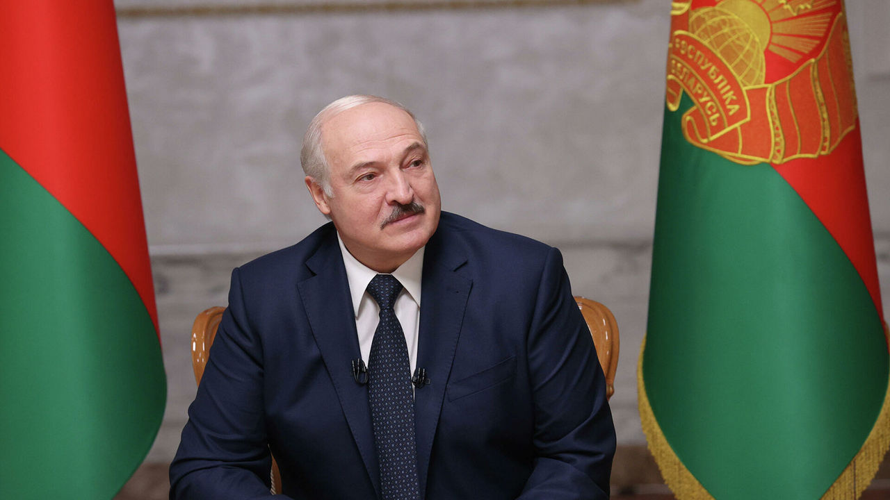 Лукашенко заявил о готовности рекламировать продукты под брендом "ЯБатька".