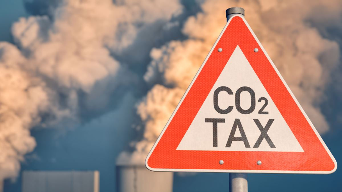 Autoritățile propun taxă pe carbon și taxe pentru plasticul de unică folosință.