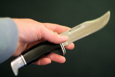 Прибывшим по вызову врачам удалось спасти пострадавшего от смерти. Фото: knifeinfo.ru