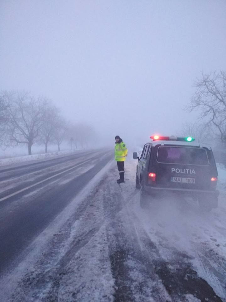 Atenţie, şoferi: Se circulă în condiţii de ceaţă. Reguli. Foto: INP